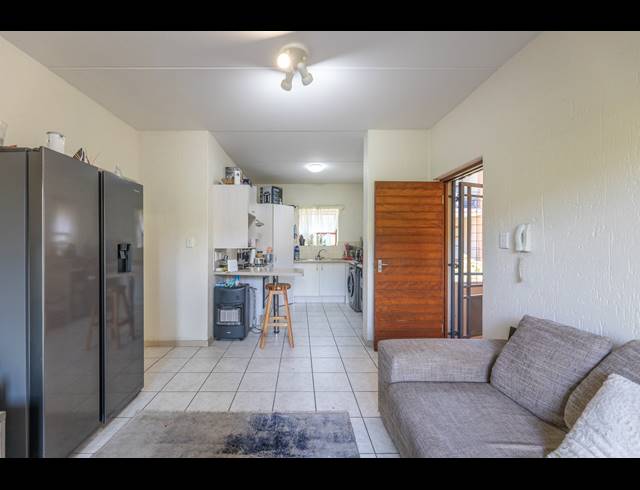 2 BEDROOM SECTIONAL TITLE FOR SALE IN DOUGLASDALE